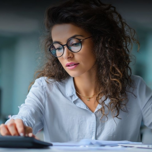 Księgowość dla firm usługowych — jak uniknąć problemów przy rozliczaniu usług niematerialnych