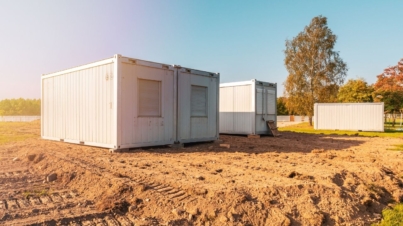 Kontenery sanitarne – co musi zawierać kompletny moduł sanitarny?