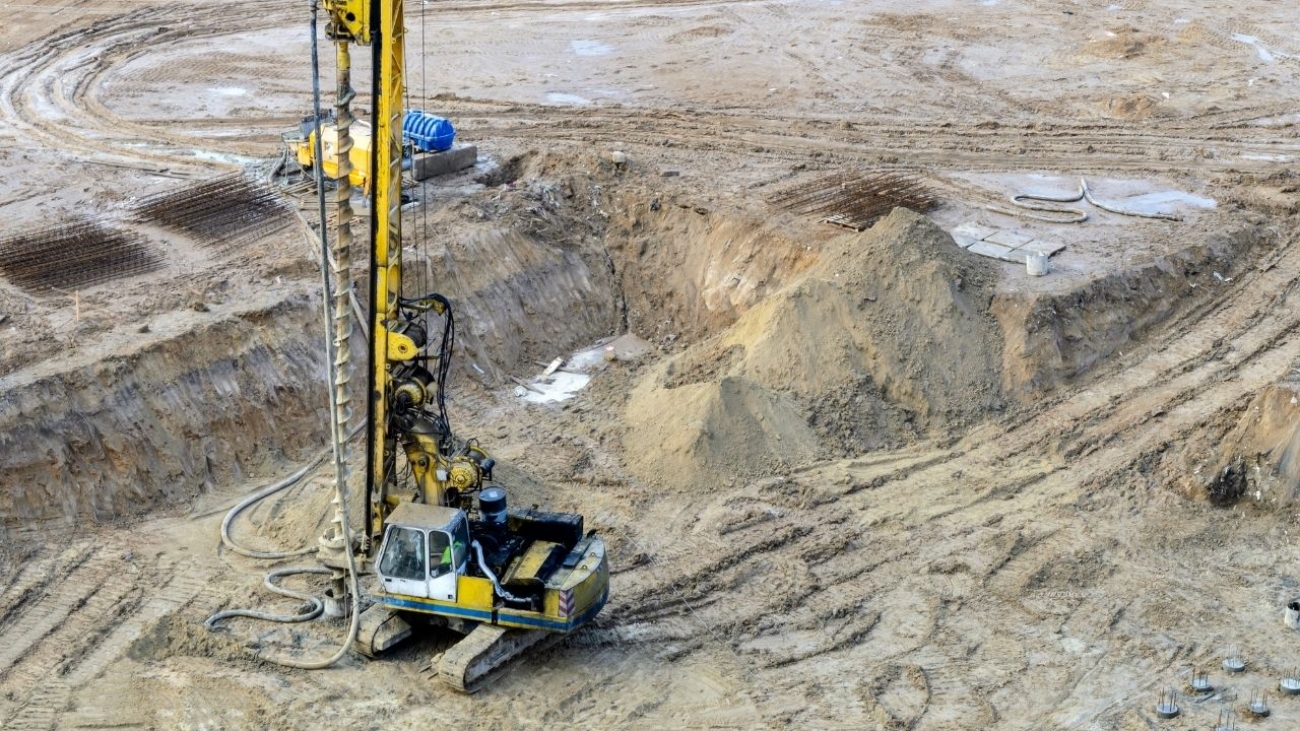 Jak przygotować teren pod przewiert – niezbędne analizy i dokumentacja