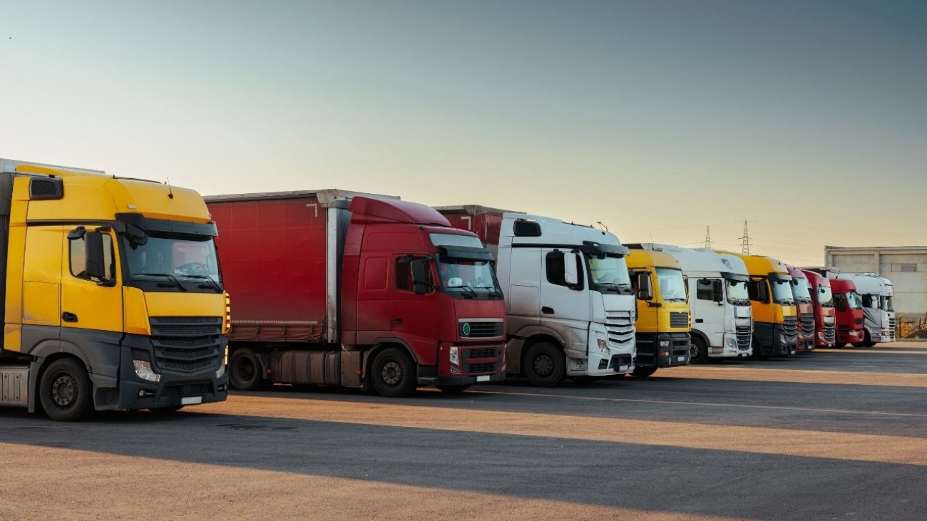 Dlaczego firmy transportowe wybierają stałe parkingi dla floty?