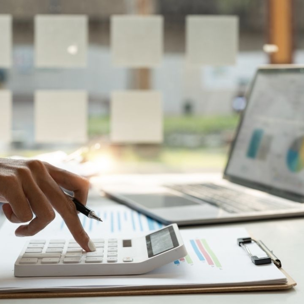 Księgowość online vs księgowość tradycyjna – co się bardziej opłaca w 2026?