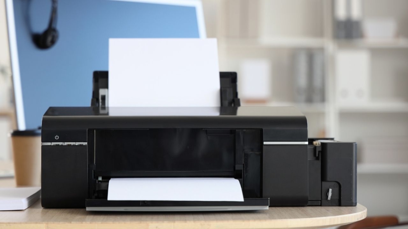 Wynajem drukarki dla firmy: ile kosztuje i co obejmuje umowa?