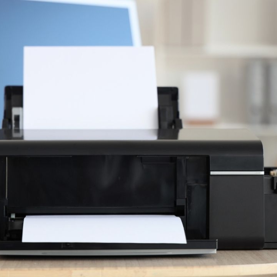 Wynajem drukarki dla firmy: ile kosztuje i co obejmuje umowa?