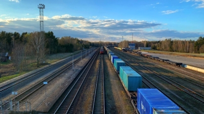 Transport drogowy vs kolejowy – co lepsze