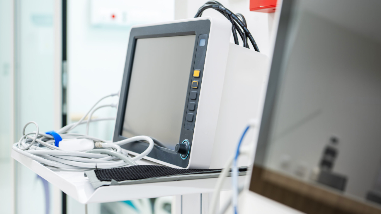 Jak przygotować urządzenie elektroniczne do badań kompatybilności elektromagnetycznej?